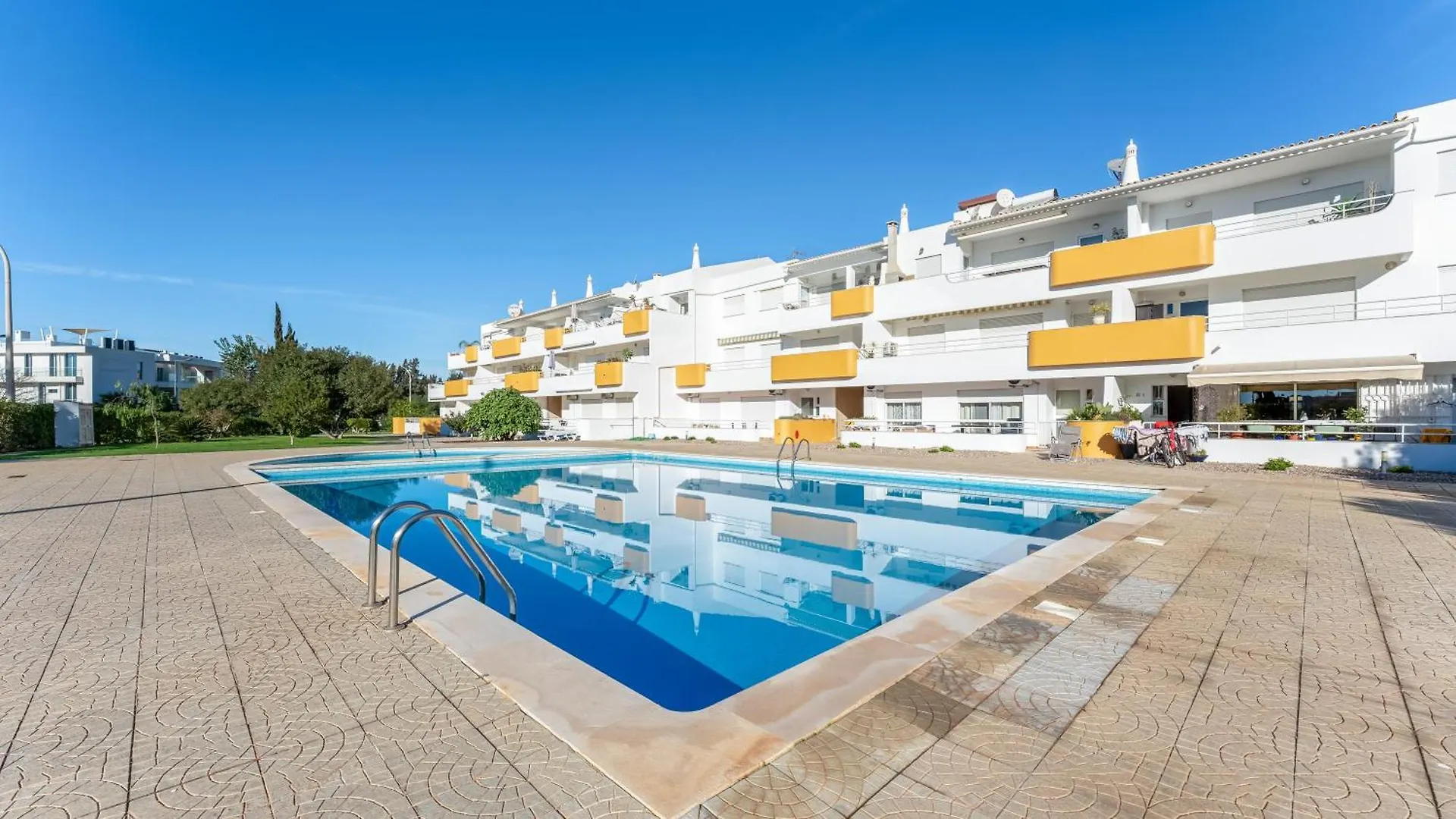 Design Top Floor With Balcony & Pool By Lovelystay Vilamoura